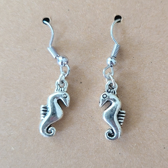 None Jewelry - SALE!! Silver Seahorse Drop Earrings